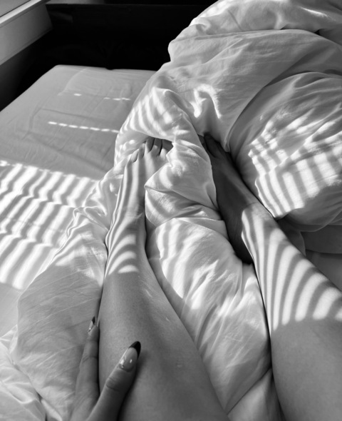 Header of brattybabe.feet