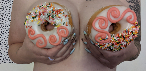 Header of doughnutwhore93