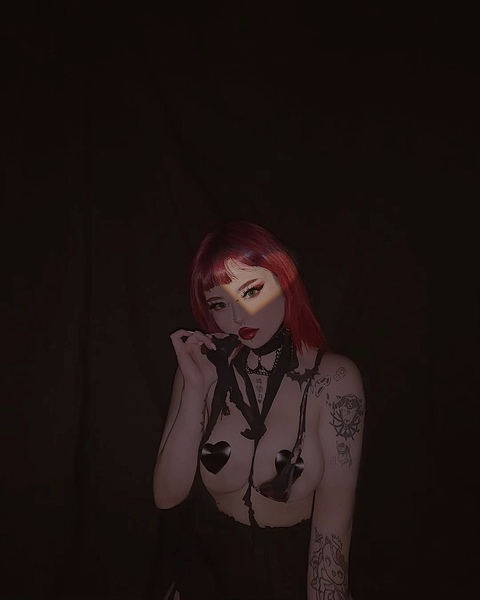 Header of gothbunniie