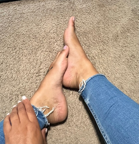 Header of mixed-girl-feet