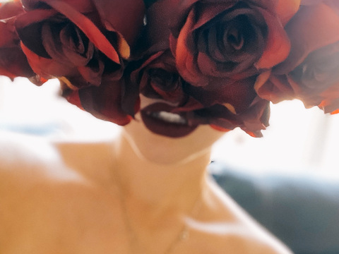 Header of redlipsandroses