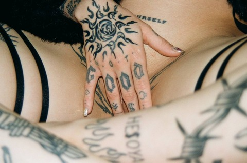 Header of sarah_hot_tatto