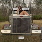 trucker_gurl30 profile picture